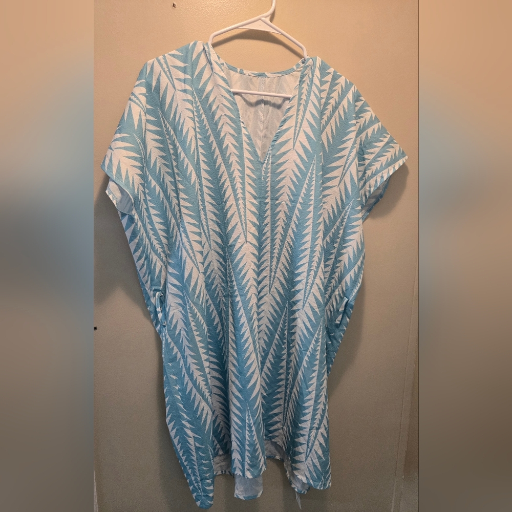 Cupshe New Light Blue and White V-Neck Patterned Tunic Coverup